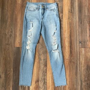 Light washed, ripped universal threads Jeans